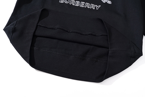 バーバリー スウェットTシャツ  高密度刺繍馬ロゴがデザインされたラウンドネックスウェット