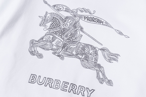バーバリー スウェットTシャツ  高密度刺繍馬ロゴがデザインされたラウンドネックスウェット