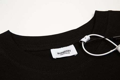 バーバリー長袖 Tシャツ コピー 立体的な戦馬デザインのルーズフィット長袖Tシャツ - くつろぎのスタイリッシュ感