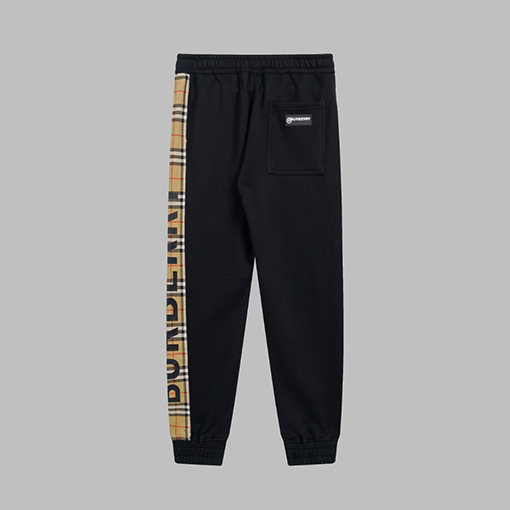 バーバリー  スウェットパンツ    BURBERRY スーパーコピー    ロゴプリントのショーツ