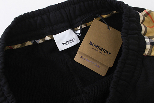 バーバリー  スウェットパンツ    BURBERRY スーパーコピー    ロゴプリントのショーツ