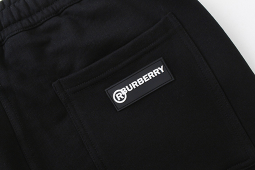 バーバリー  スウェットパンツ    BURBERRY スーパーコピー    ロゴプリントのショーツ
