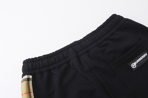 バーバリー  スウェットパンツ    BURBERRY スーパーコピー    ロゴプリントのショーツ