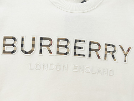 バーバリー スウェットTシャツスーパーコピー BURBERRY 胸元に格子模様のロゴが施された トップス