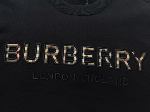 バーバリー スウェットTシャツスーパーコピー BURBERRY 胸元に格子模様のロゴが施された トップス