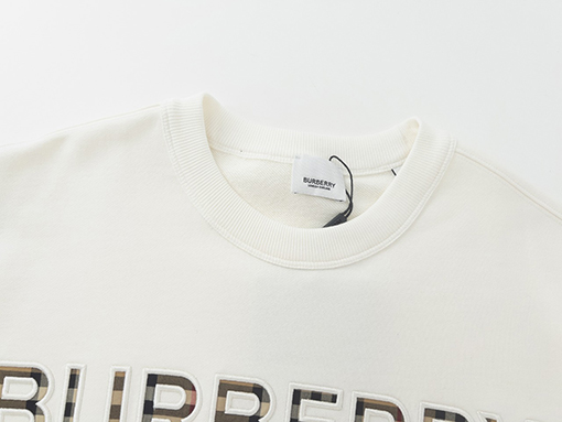 バーバリー スウェットTシャツスーパーコピー BURBERRY 胸元に格子模様のロゴが施された トップス