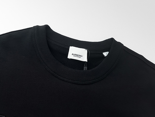バーバリー スウェットTシャツスーパーコピー BURBERRY 胸元に格子模様のロゴが施された トップス