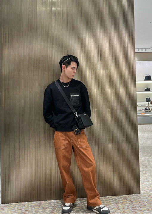 フェンディ スウェットTシャツ スーパーコピー FENDI ジャカールジップアップマンツーマンTシャツ