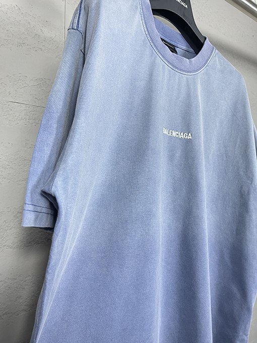 バレンシアガ  半袖Tシャツ BALENCIAGA  前後にクラシックなロゴ刺繍