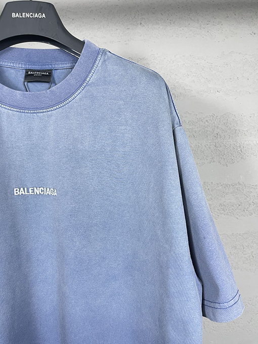 バレンシアガ  半袖Tシャツ BALENCIAGA  前後にクラシックなロゴ刺繍