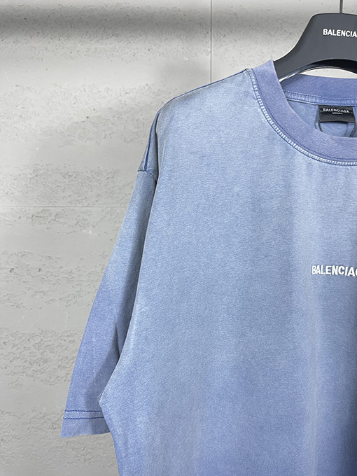 バレンシアガ  半袖Tシャツ BALENCIAGA  前後にクラシックなロゴ刺繍