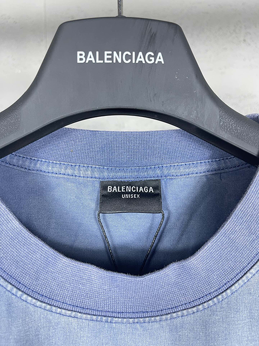 バレンシアガ  半袖Tシャツ BALENCIAGA  前後にクラシックなロゴ刺繍