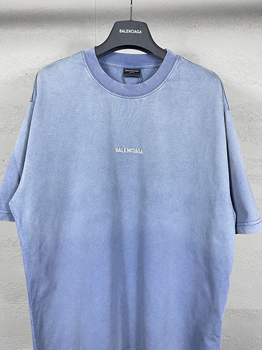 バレンシアガ  半袖Tシャツ BALENCIAGA  前後にクラシックなロゴ刺繍