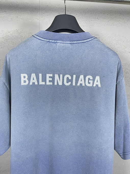 バレンシアガ  半袖Tシャツ BALENCIAGA  前後にクラシックなロゴ刺繍