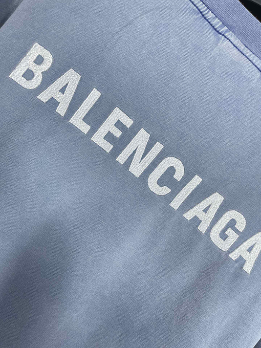 バレンシアガ  半袖Tシャツ BALENCIAGA  前後にクラシックなロゴ刺繍