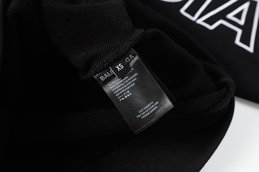 バレンシアガ パーカー  スーパーコピー   BALENCIAGA  袖に刺繍ロゴが施されたフーディー