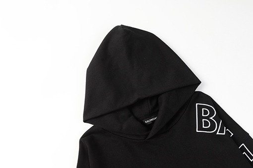 バレンシアガ パーカー  スーパーコピー   BALENCIAGA  袖に刺繍ロゴが施されたフーディー