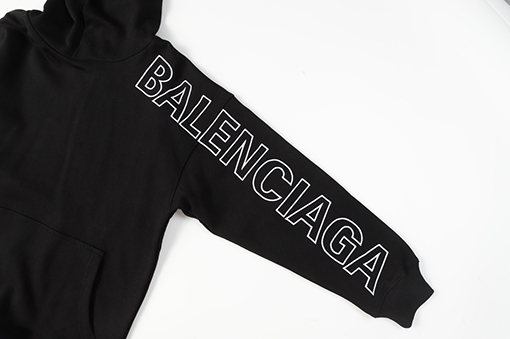 バレンシアガ パーカー  スーパーコピー   BALENCIAGA  袖に刺繍ロゴが施されたフーディー