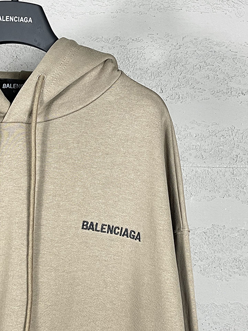 バレンシアガ パーカー BALENCIAGA 前後にクラシックな文字プリントのフードつきスウェット