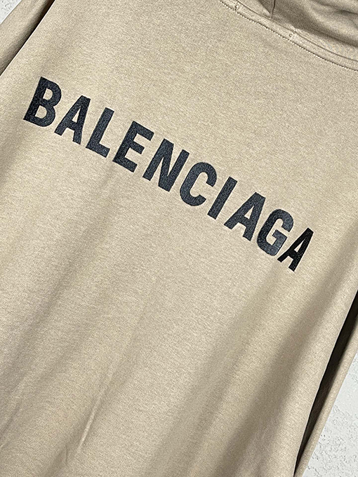バレンシアガ パーカー  BALENCIAGA  前後にクラシックな文字プリントのフードつきスウェット