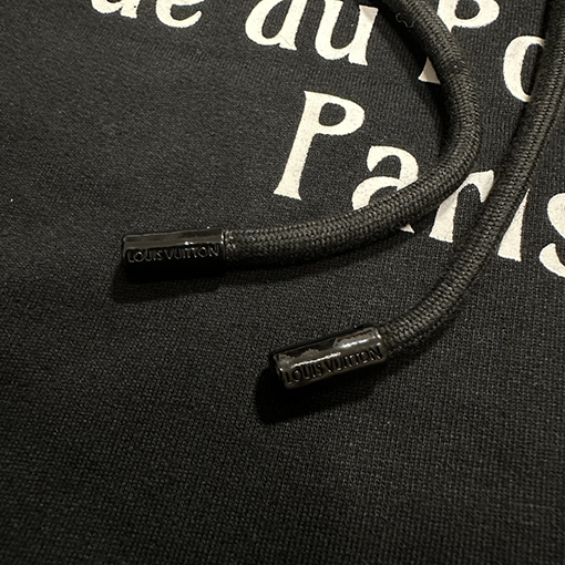 ルイヴィトンパーカー Louis Vuitton スーパーコピー 大文字のロゴが入ったフードトレーナー