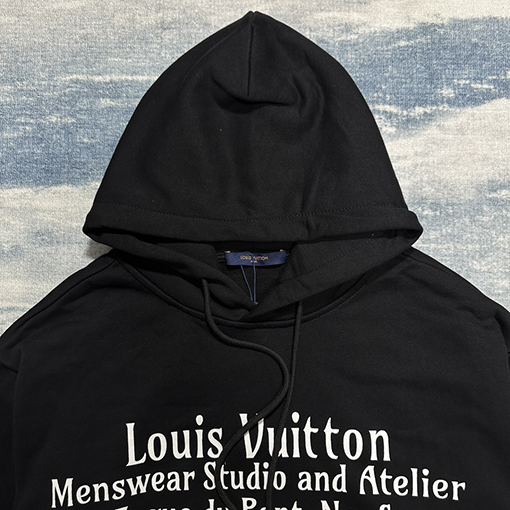 ルイヴィトンパーカー Louis Vuitton スーパーコピー 大文字のロゴが入ったフードトレーナー
