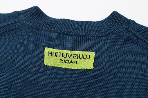 ルイヴィトン ニット セーター チェストの文字刺繍セーター