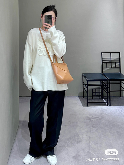 ロエベ ニット セータースーパーコピー LOEWE アナグラムロゴ圧縮編みセーター