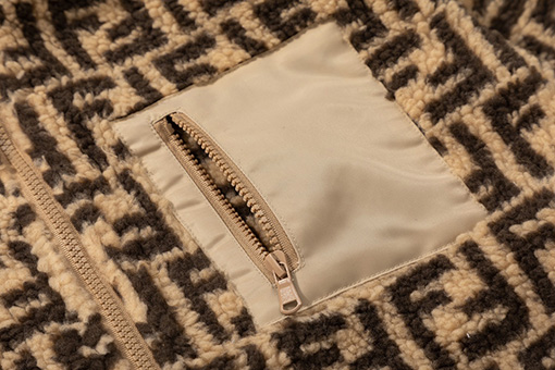 フェンディアウター スーパーコピー FENDI ロゴのジップアップジャケット