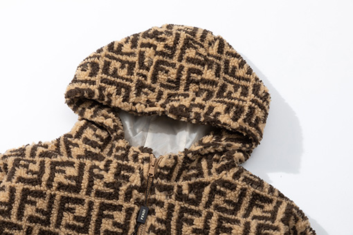 フェンディアウター スーパーコピー FENDI ロゴのジップアップジャケット