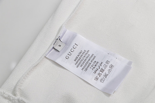 グッチ スウェットTシャツ  GUCCIスーパーコピー 袖のロゴデザインが特徴の長袖ラウンドネックスウェット