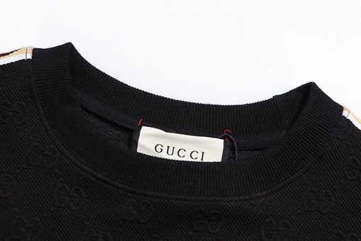 グッチ スウェットTシャツ  GUCCIスーパーコピー 袖のロゴデザインが特徴の長袖ラウンドネックスウェット