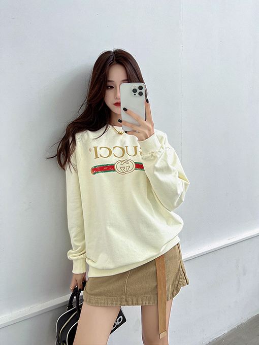 グッチ スウェット Tシャツ クラシックなGUCCI入りラウンドネックスウェット