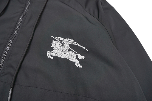 バーバリー ジャケット アウター スーパーコピー BURBERRY クラシックなロゴ入りフードつきジャケット