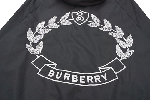 バーバリー ジャケット アウター スーパーコピー BURBERRY クラシックなロゴ入りフードつきジャケット