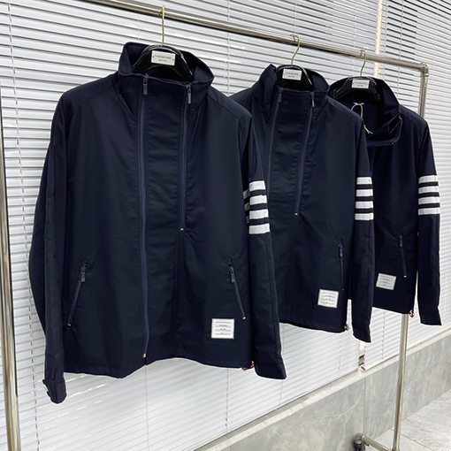 トムブラウン ジャケットアウタースーパーコピー   THOM BROWNEダブルレイヤー＆ダブルジップウィンドブレーカー