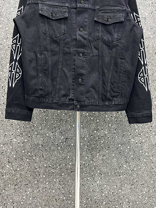 バレンシアガ デニム ジャケット BALENCIAGAスーパーコピー 鉄塔のカッコいいロゴ