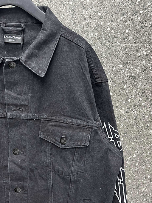 バレンシアガ デニム ジャケット BALENCIAGAスーパーコピー 鉄塔のカッコいいロゴ