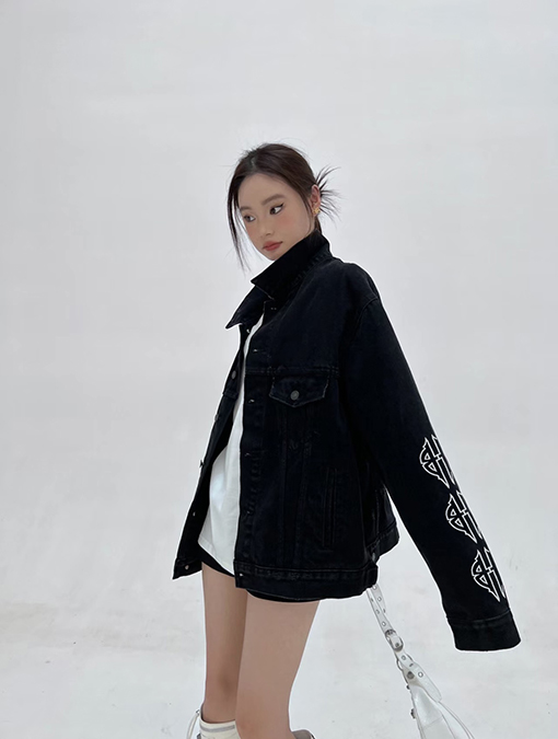 バレンシアガ デニム ジャケット BALENCIAGAスーパーコピー 鉄塔のカッコいいロゴ