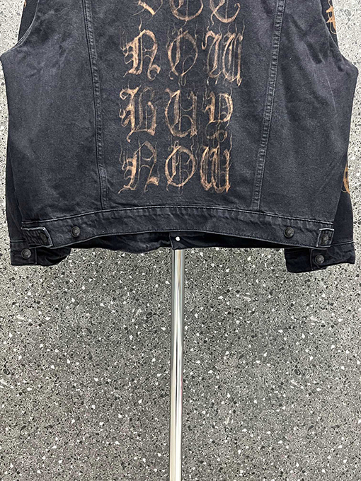 バレンシアガ   デニム ジャケット 梵文字のロゴで牛仔服が輝く