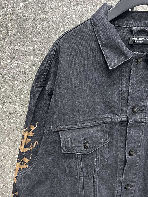バレンシアガ   デニム ジャケット 梵文字のロゴで牛仔服が輝く