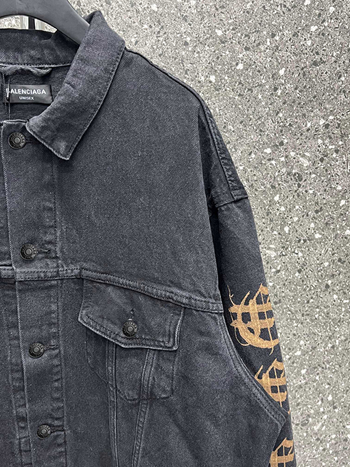 バレンシアガ   デニム ジャケット 梵文字のロゴで牛仔服が輝く
