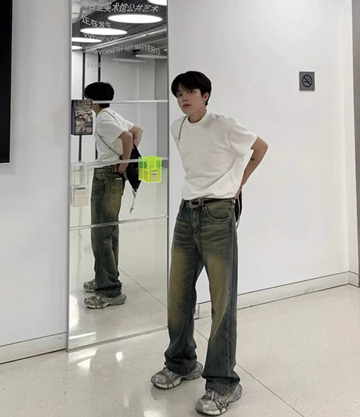 バレンシアガ デニムパンツスーパーコピー  BALENCIAGA  ウォッシュ加工デニムジーンズ - クールなカジュアルスタイル