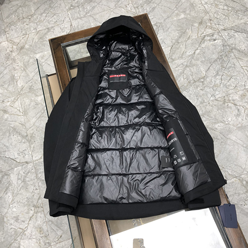 プラダ ダウンジャケットスーパーコピー PRADA ミニマリストスタイルのダウンジャケット
