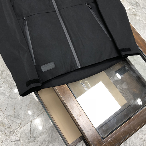 プラダ ダウンジャケットスーパーコピー PRADA ミニマリストスタイルのダウンジャケット