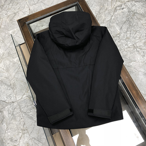 プラダ ダウンジャケットスーパーコピー PRADA ミニマリストスタイルのダウンジャケット