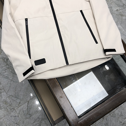 プラダ ダウンジャケットスーパーコピー PRADA ミニマリストスタイルのダウンジャケット