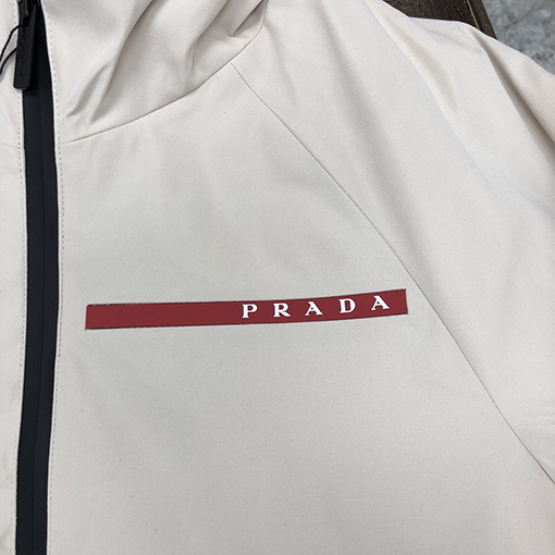 プラダ ダウンジャケットスーパーコピー PRADA ミニマリストスタイルのダウンジャケット