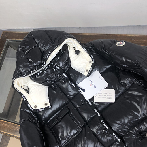 ✦レディース シリーズ✦ モンクレール  ダウンジャケット  クラシックなフードつきダウンジャケット 理想的なシルエットで圧倒的なスタイル