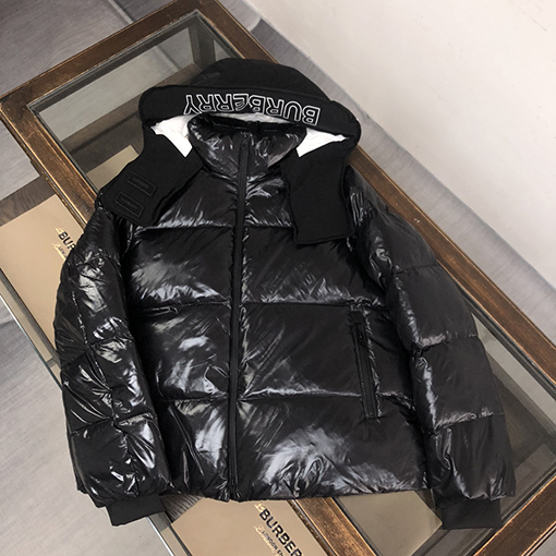 バーバリー ダウンジャケット スーパーコピー BURBERRY ロゴ入りフードつきダウンジャケット スタイリッシュでカッコいい